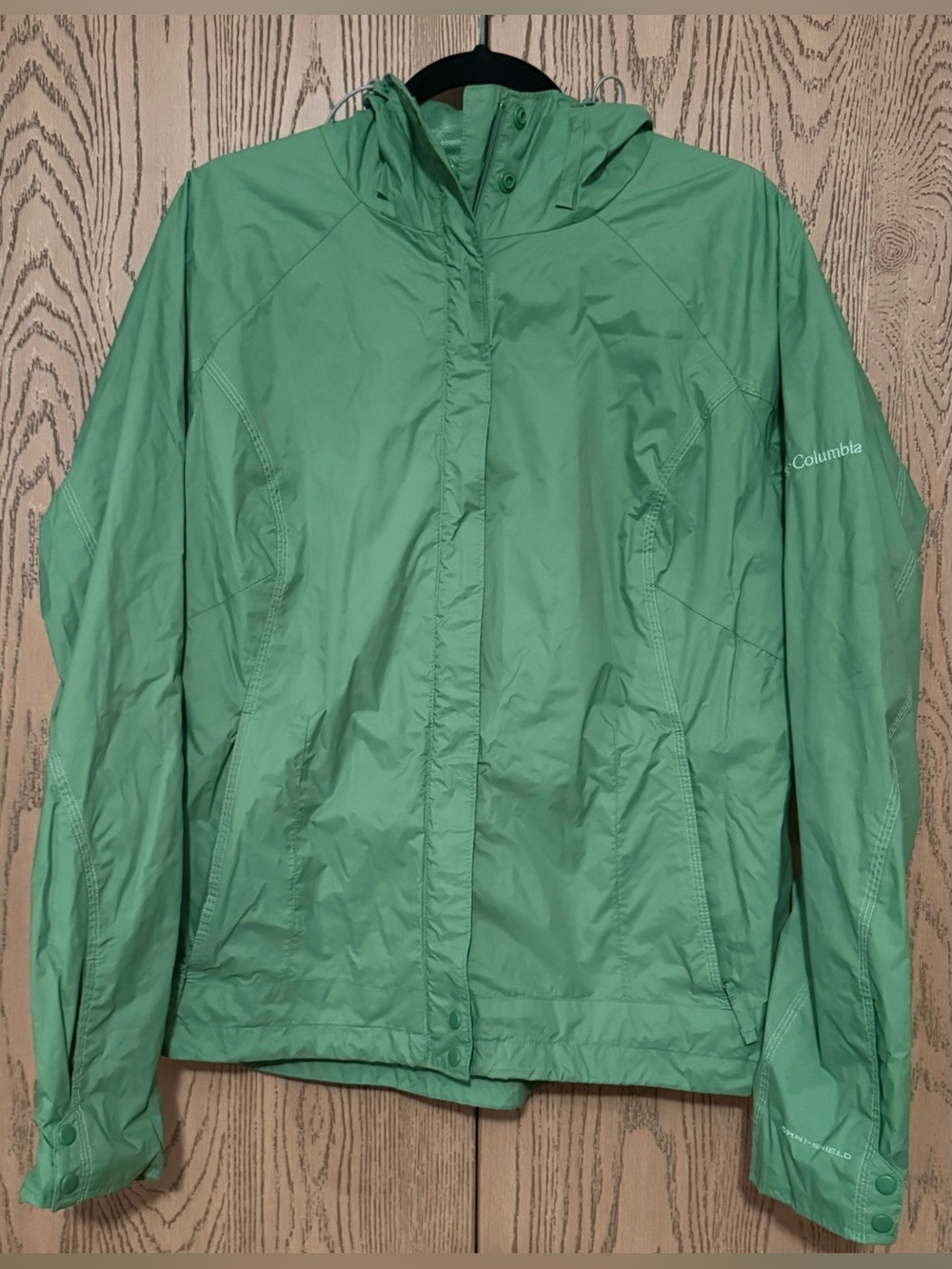Columbia Women's Green Lightweight Rain Jacket